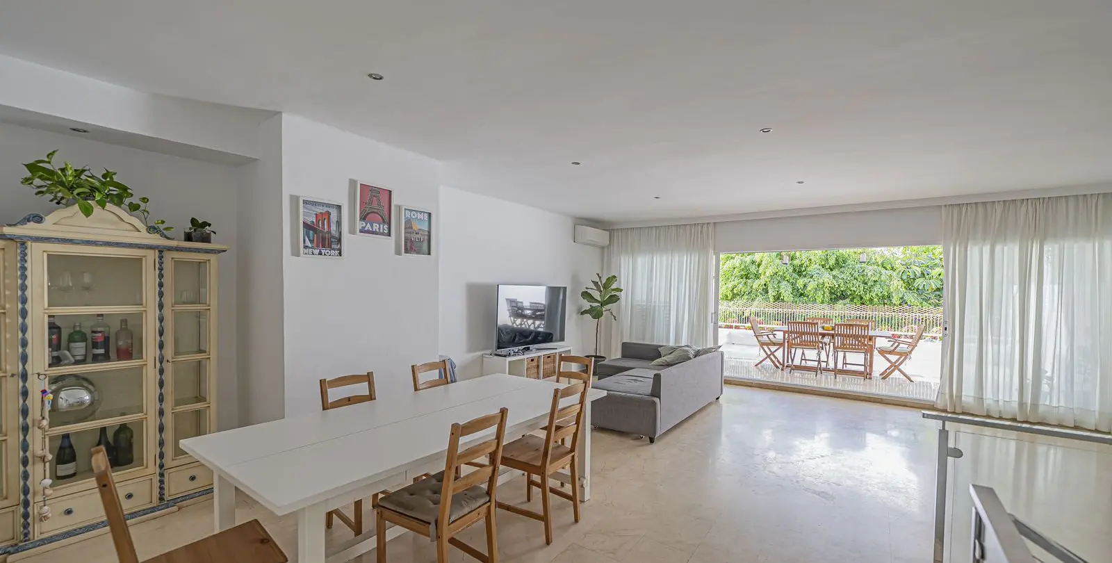 Sale of ground floor apartment in Río Real 3
