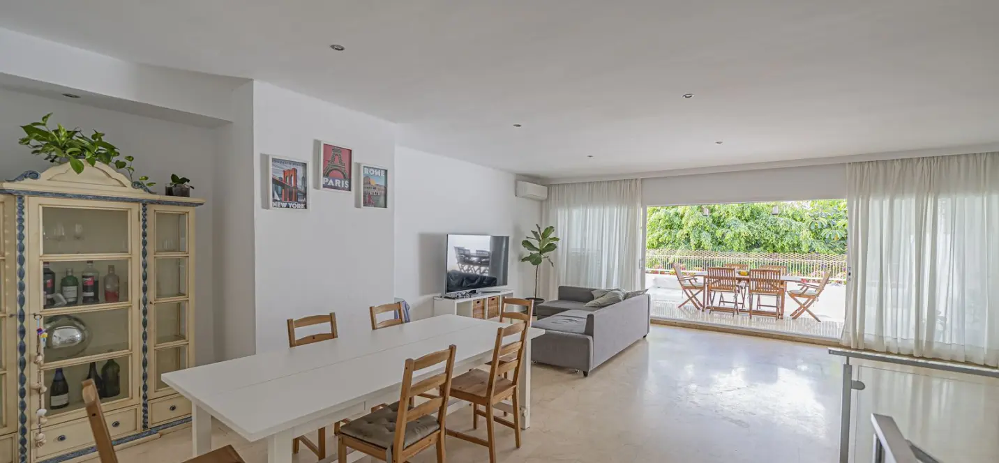 Sale of ground floor apartment in Río Real 2
