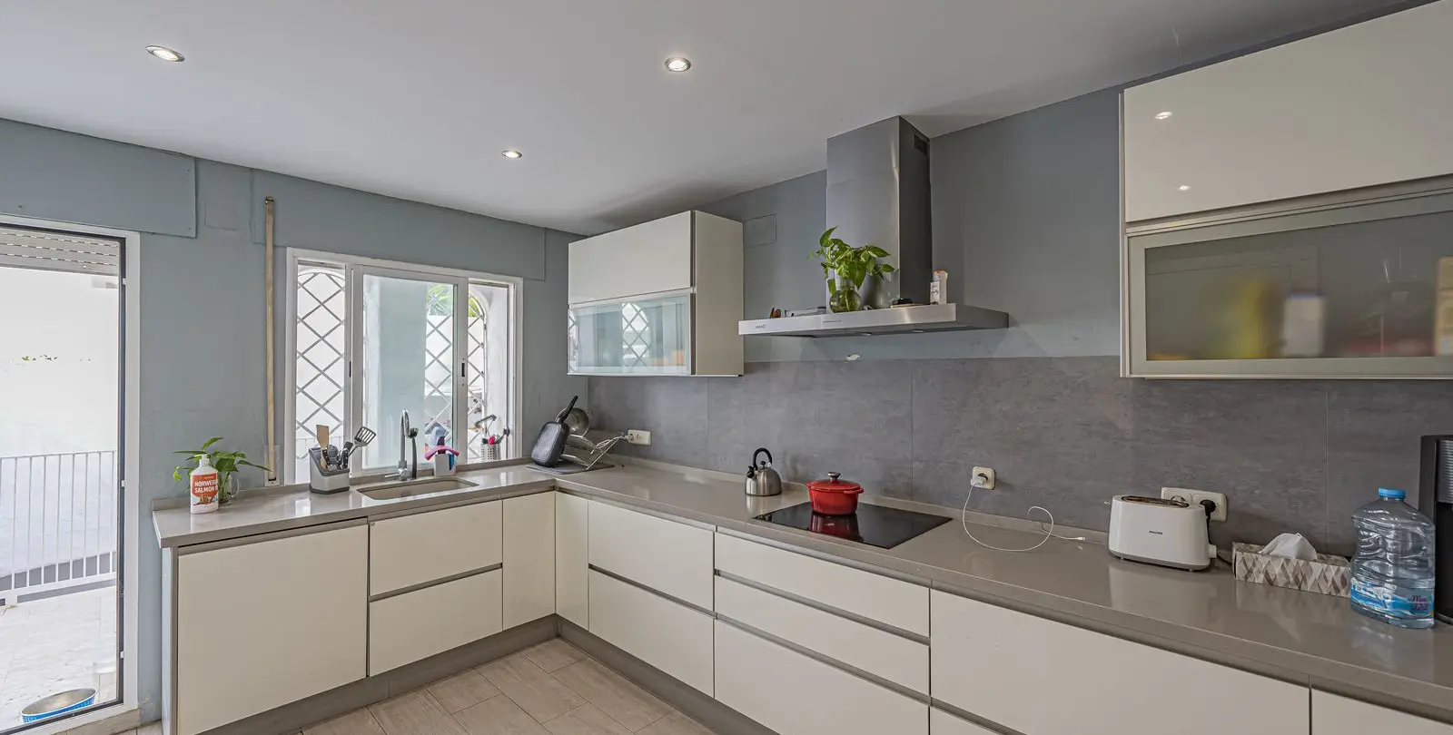 Sale of ground floor apartment in Río Real 7