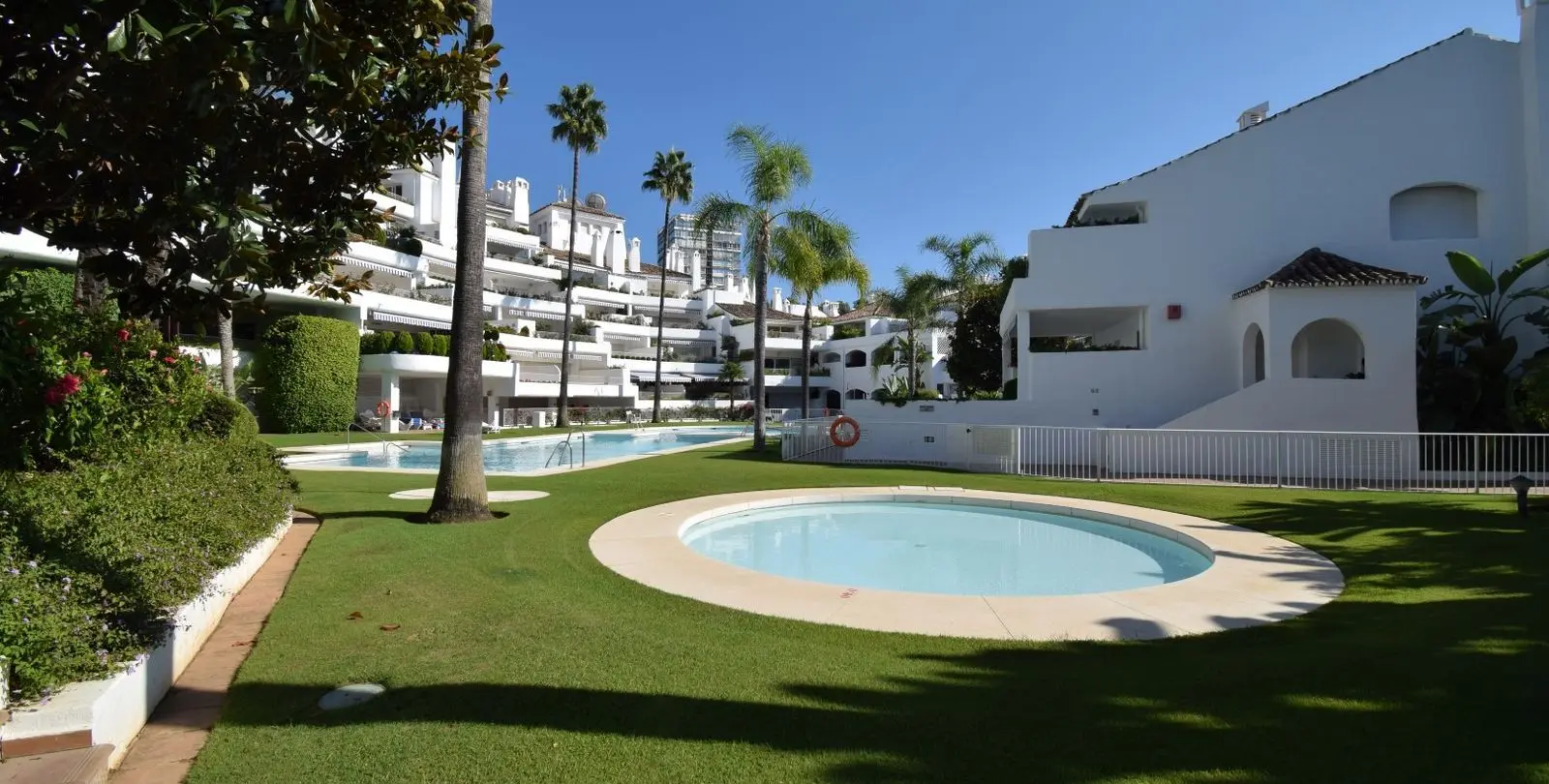 Sale of ground floor apartment in Río Real 17