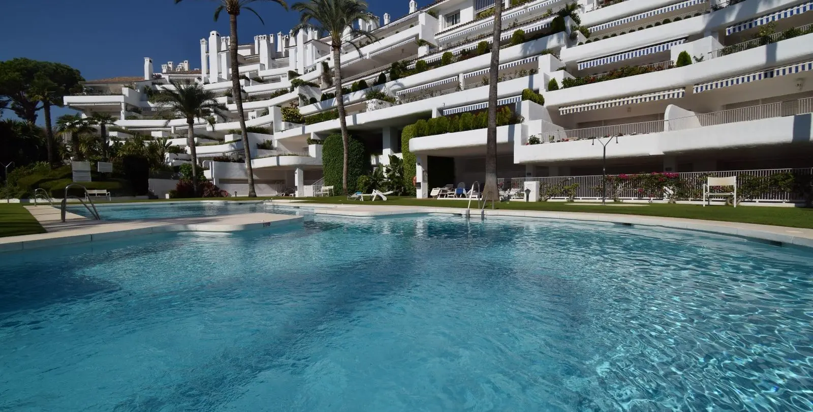 Sale of ground floor apartment in Río Real 28