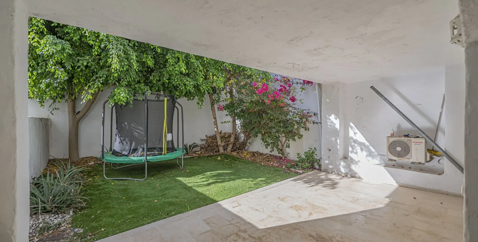 Sale of ground floor apartment in Río Real 33