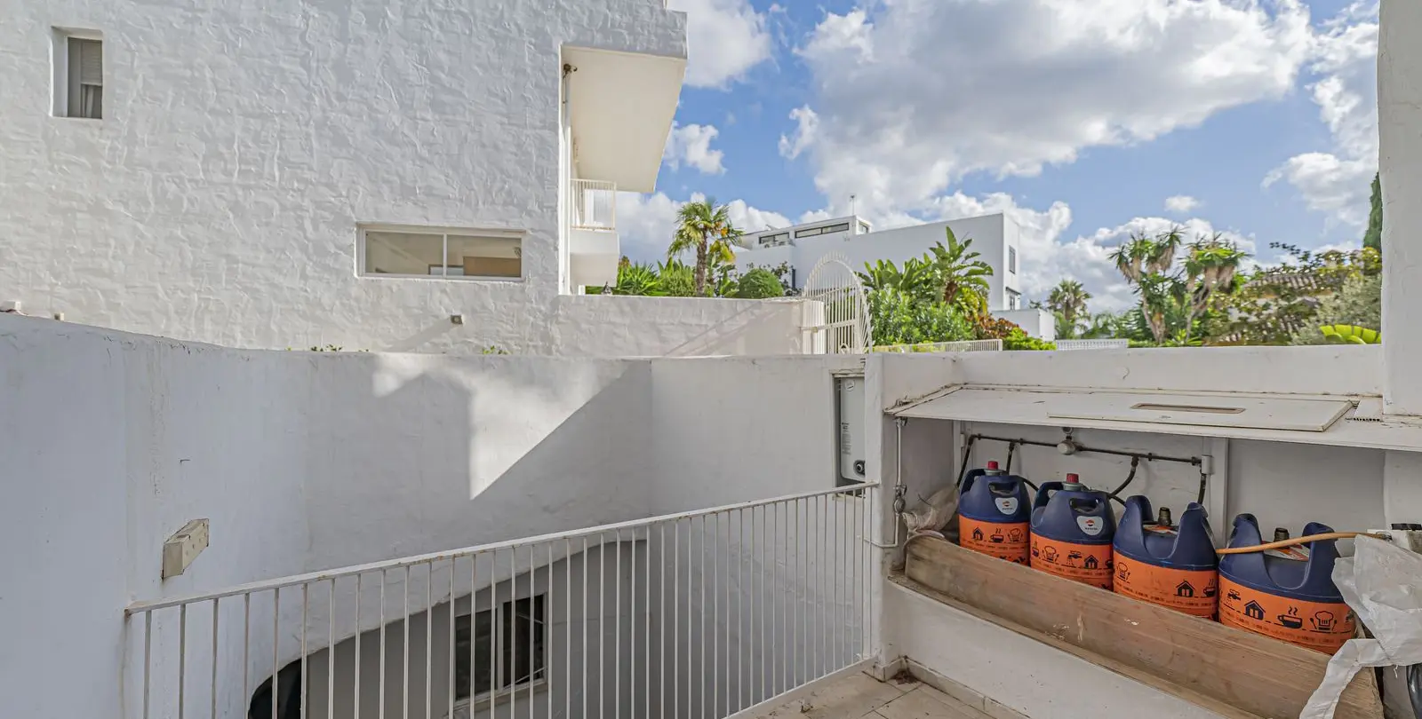 Sale of ground floor apartment in Río Real 38