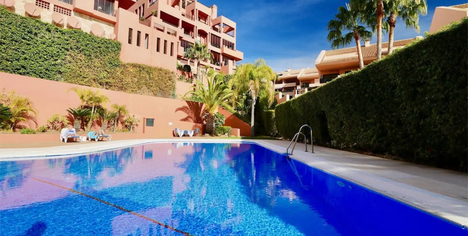 Venta de ático dúplex en Calahonda 1