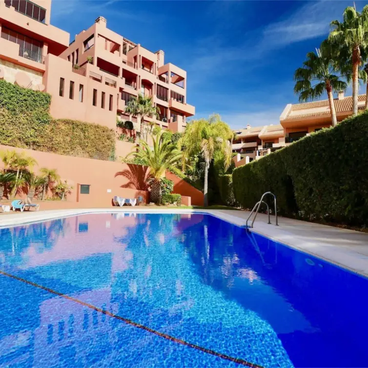 Venta de ático dúplex en Calahonda