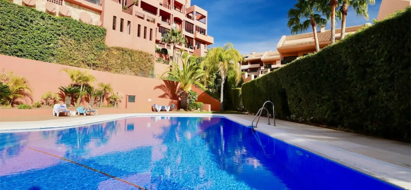 Venta de ático dúplex en Calahonda 0
