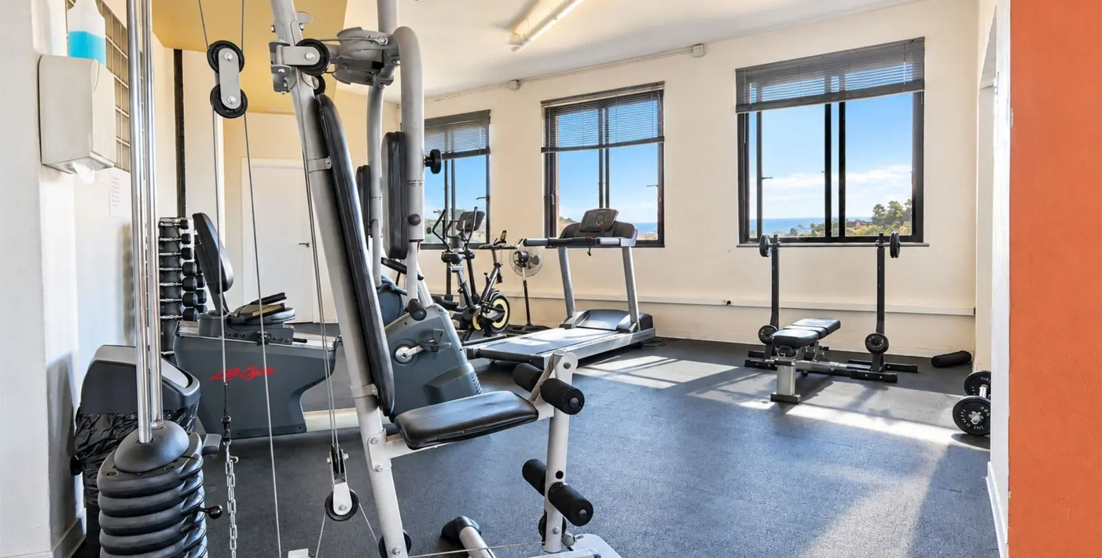 Venta de ático dúplex en Calahonda 17