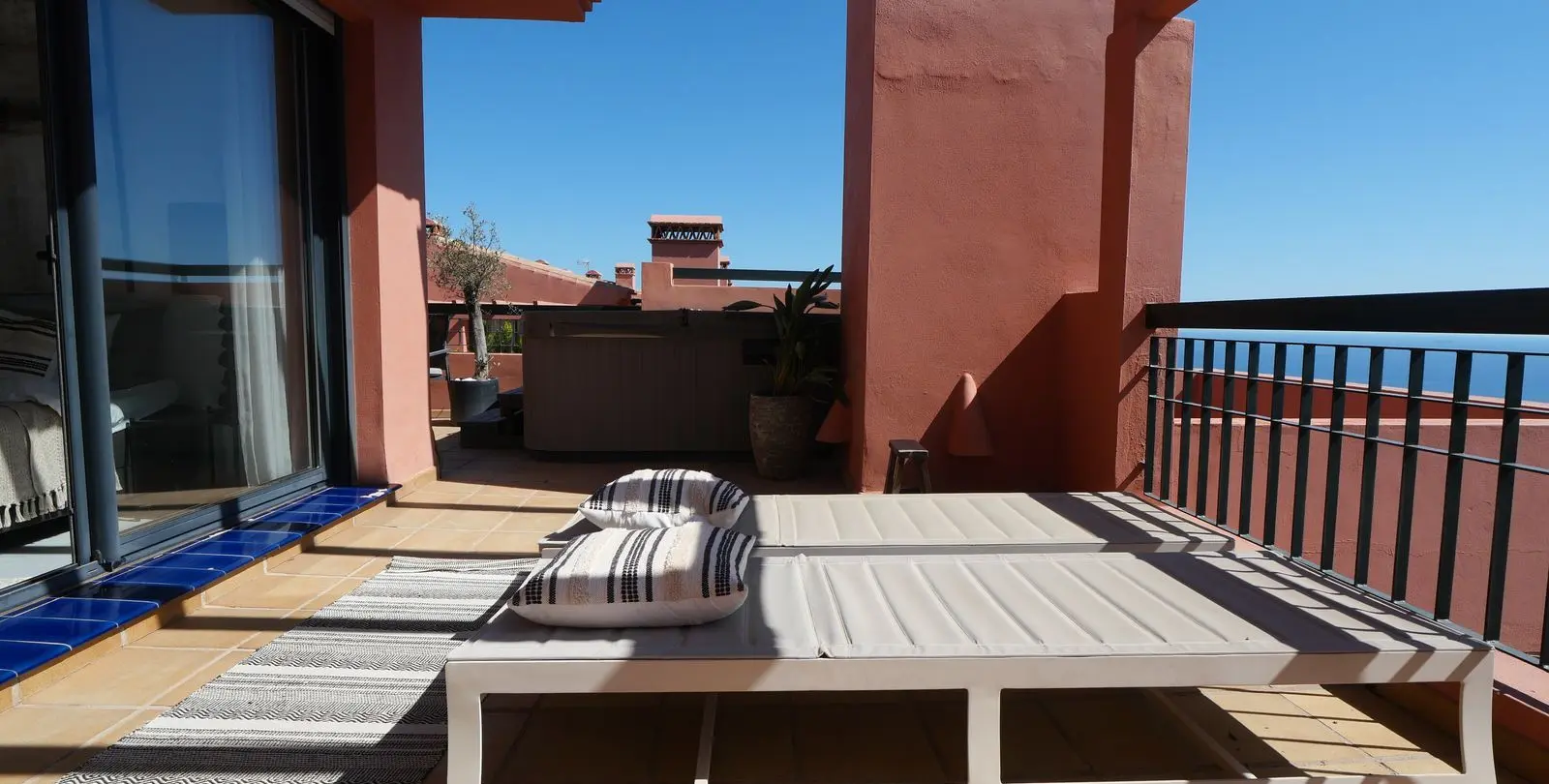 Venta de ático dúplex en Calahonda 23
