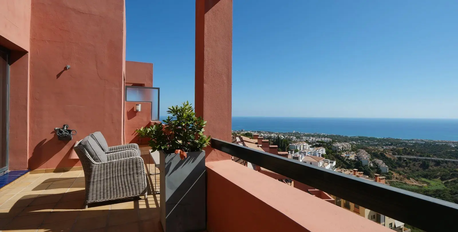 Venta de ático dúplex en Calahonda 33