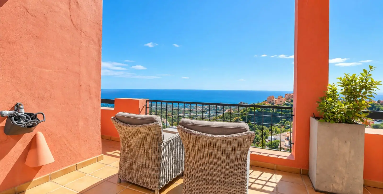 Venta de ático dúplex en Calahonda 37