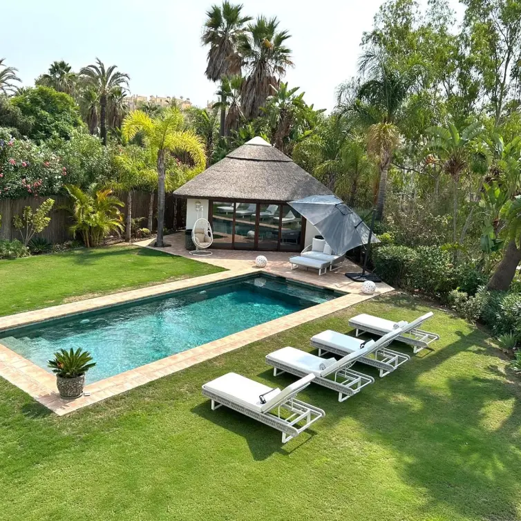 Venta de villa independiente en Estepona