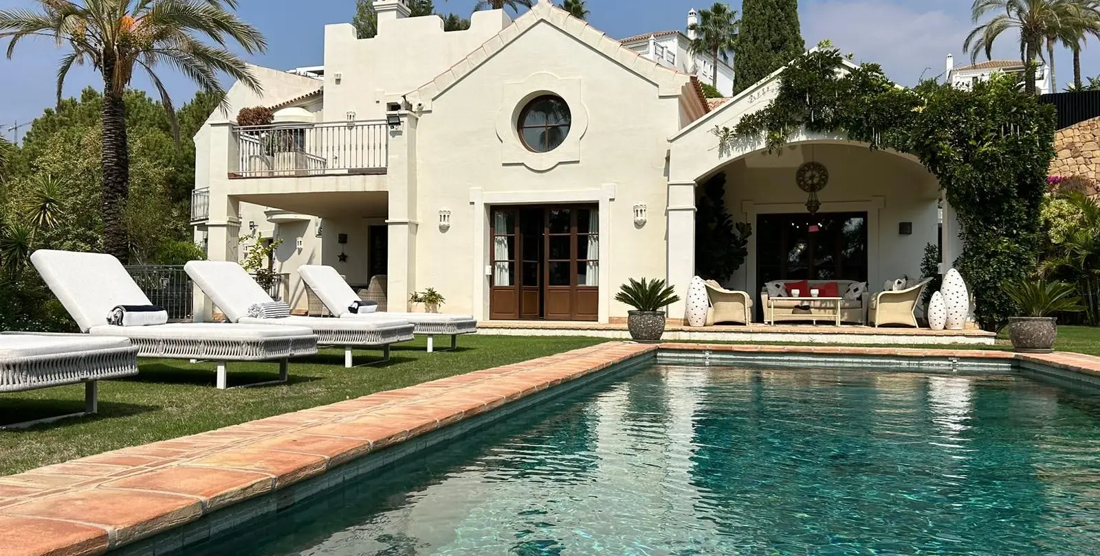 Venta de villa independiente en Estepona 2