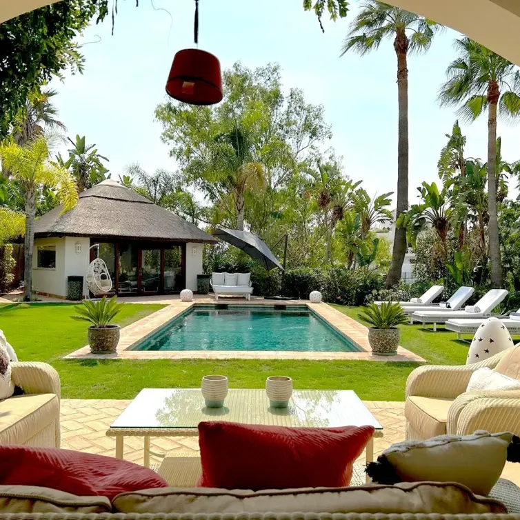 Venta de villa independiente en Estepona