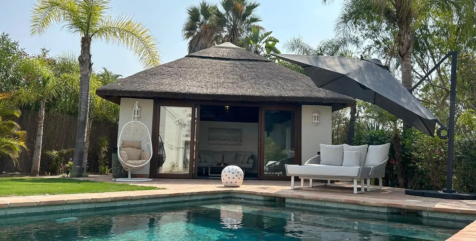 Venta de villa independiente en Estepona 32