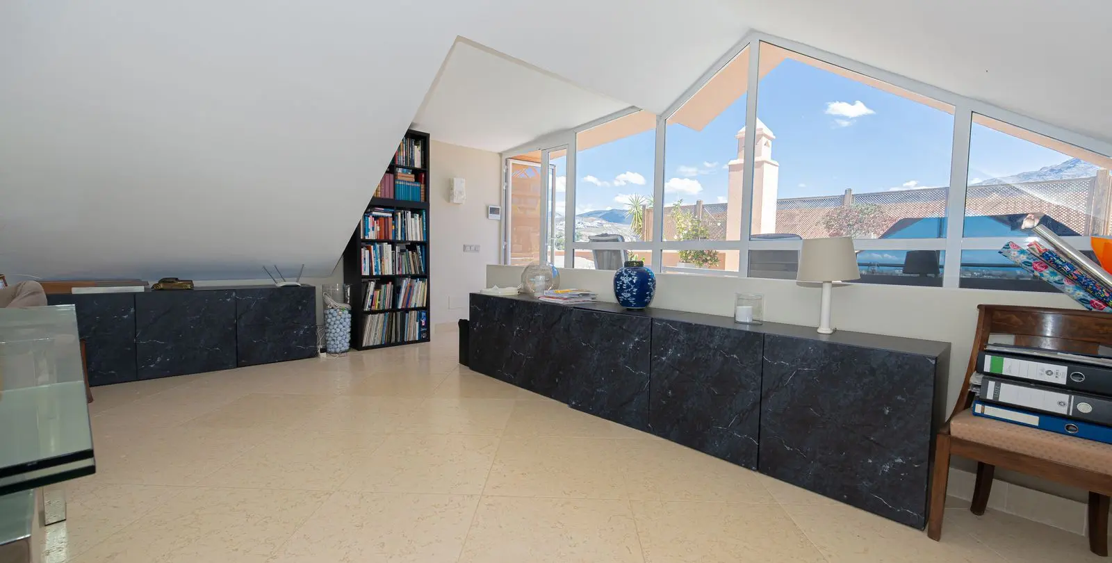 Venta de ático dúplex en Nueva Andalucía 19
