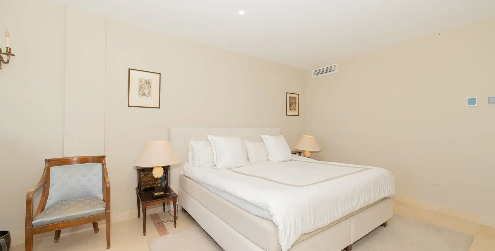Venta de ático dúplex en Nueva Andalucía 22