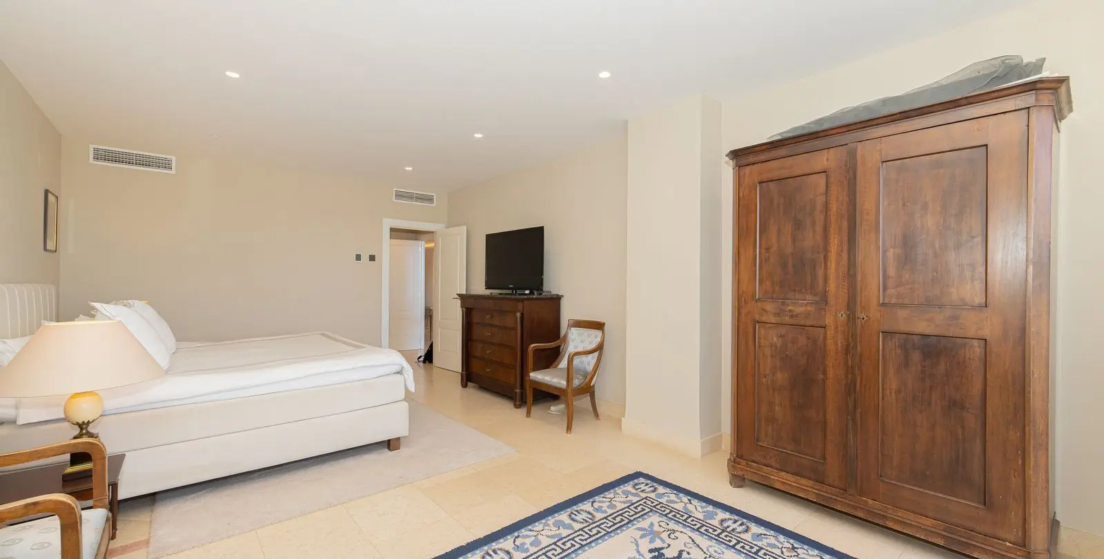 Venta de ático dúplex en Nueva Andalucía 23
