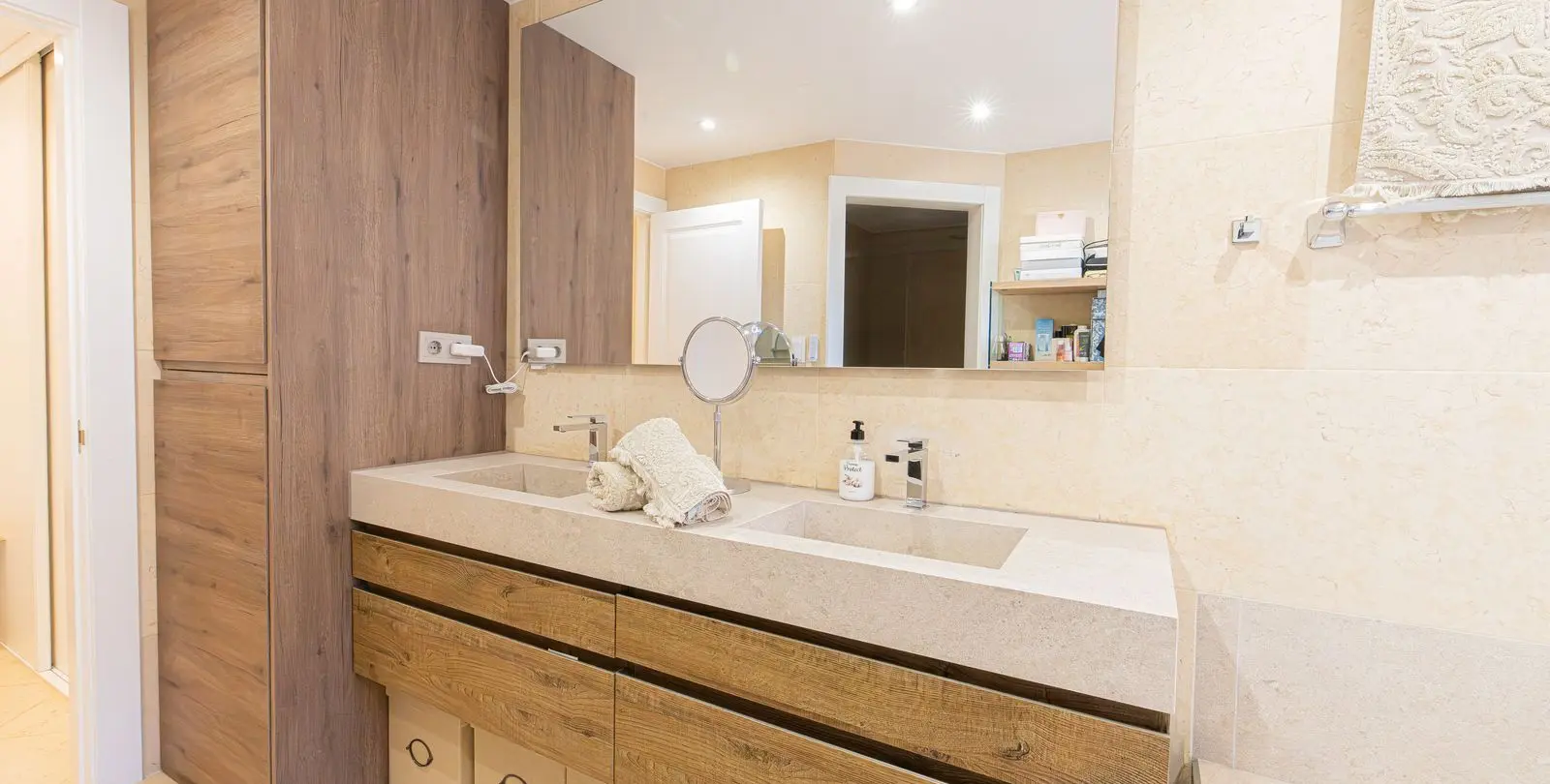Venta de ático dúplex en Nueva Andalucía 25