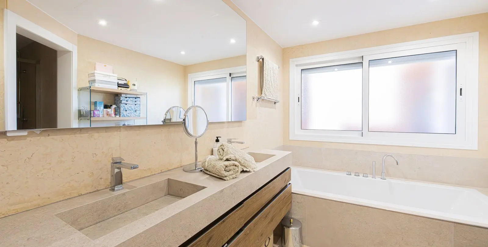 Venta de ático dúplex en Nueva Andalucía 27