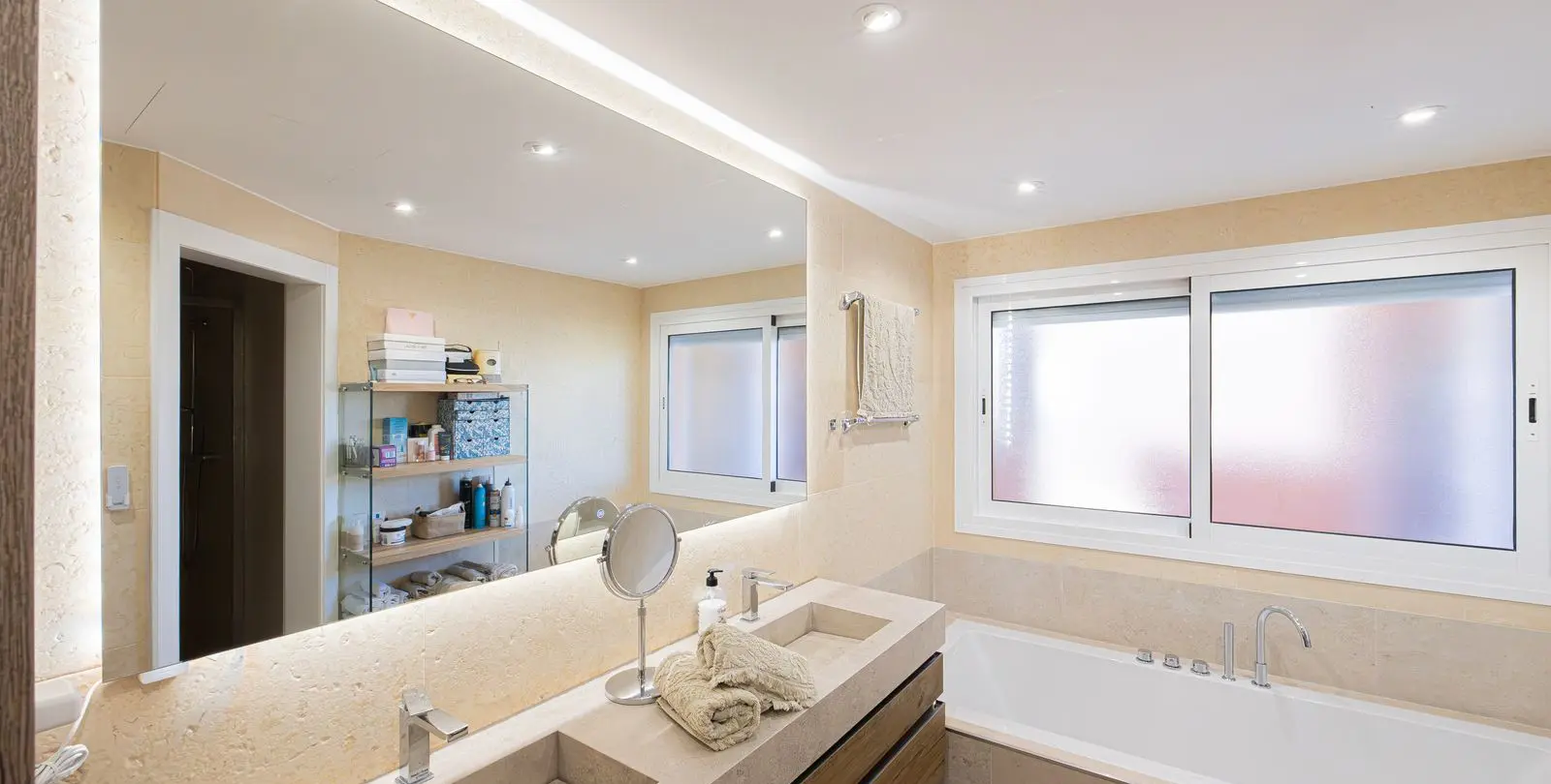 Venta de ático dúplex en Nueva Andalucía 28