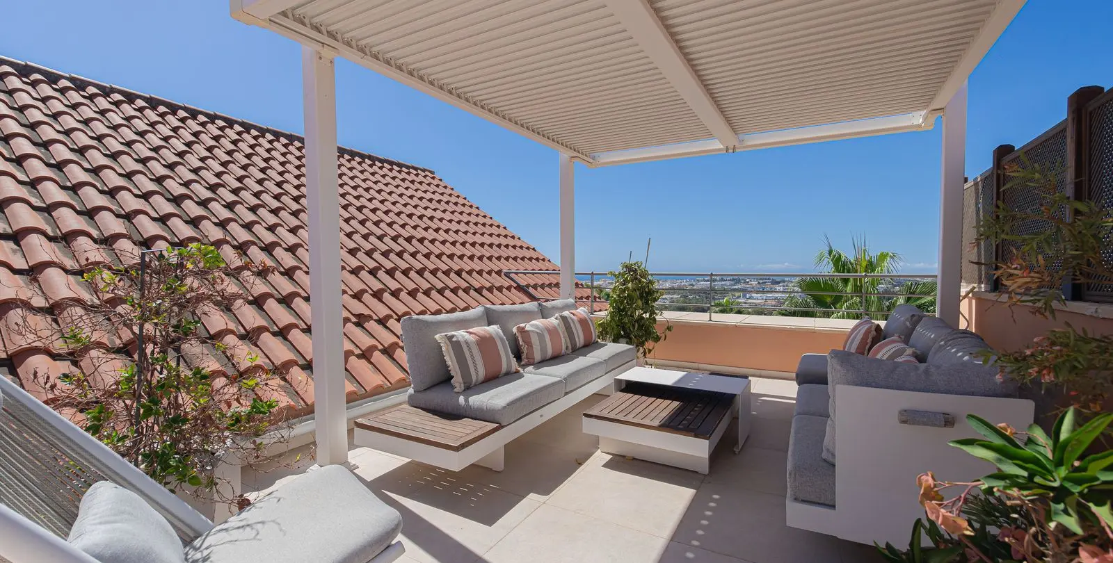 Venta de ático dúplex en Nueva Andalucía 31
