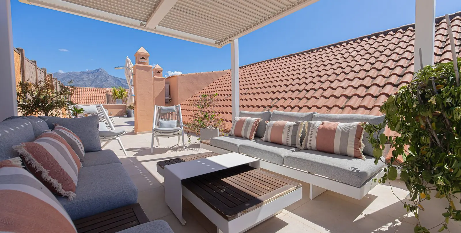 Venta de ático dúplex en Nueva Andalucía 32