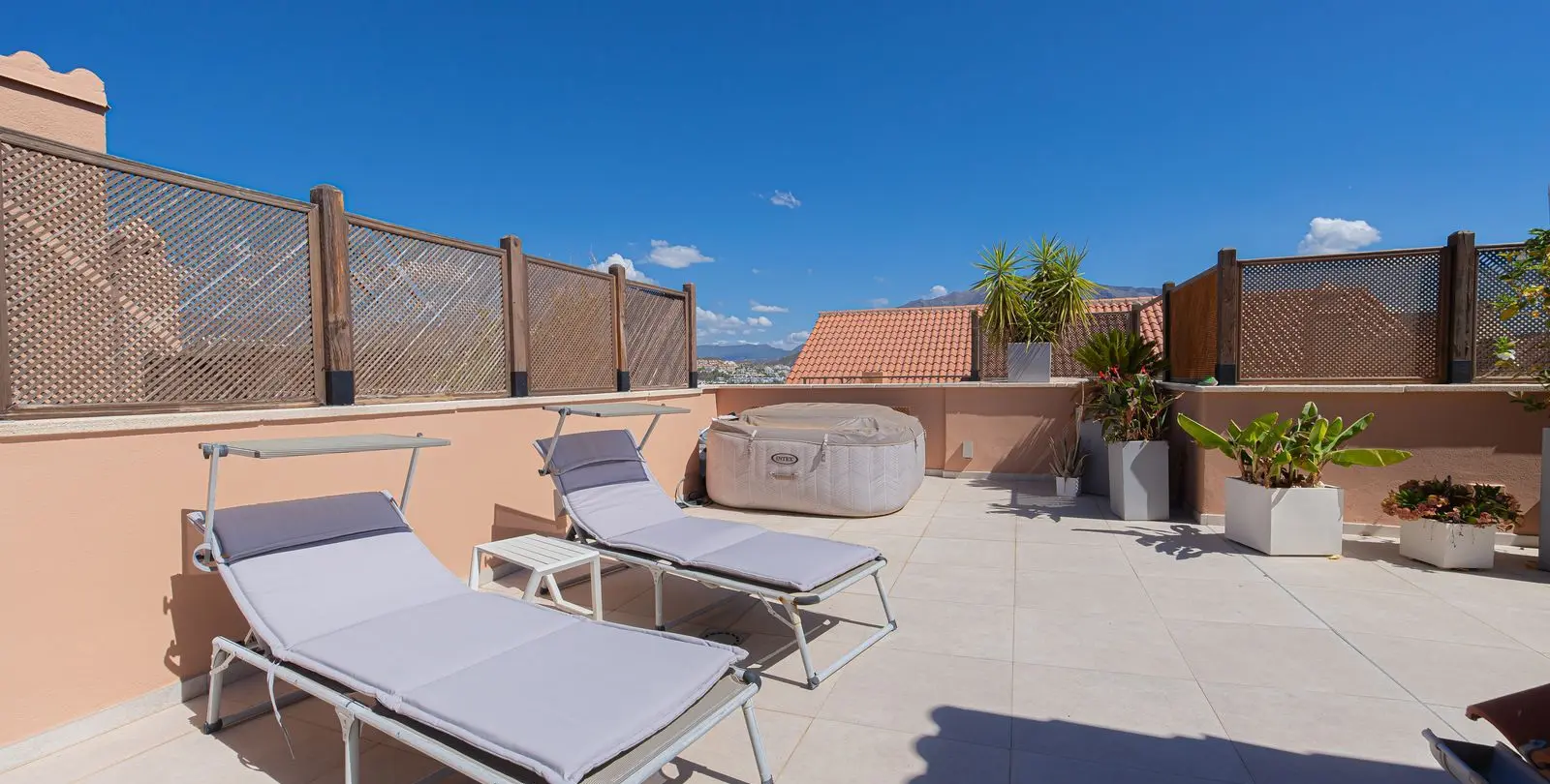 Venta de ático dúplex en Nueva Andalucía 33