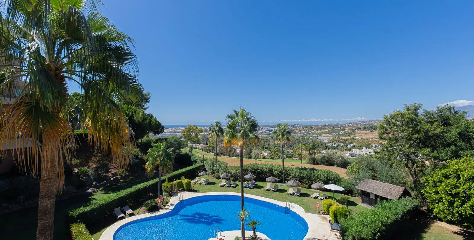 Venta de ático dúplex en Nueva Andalucía 36