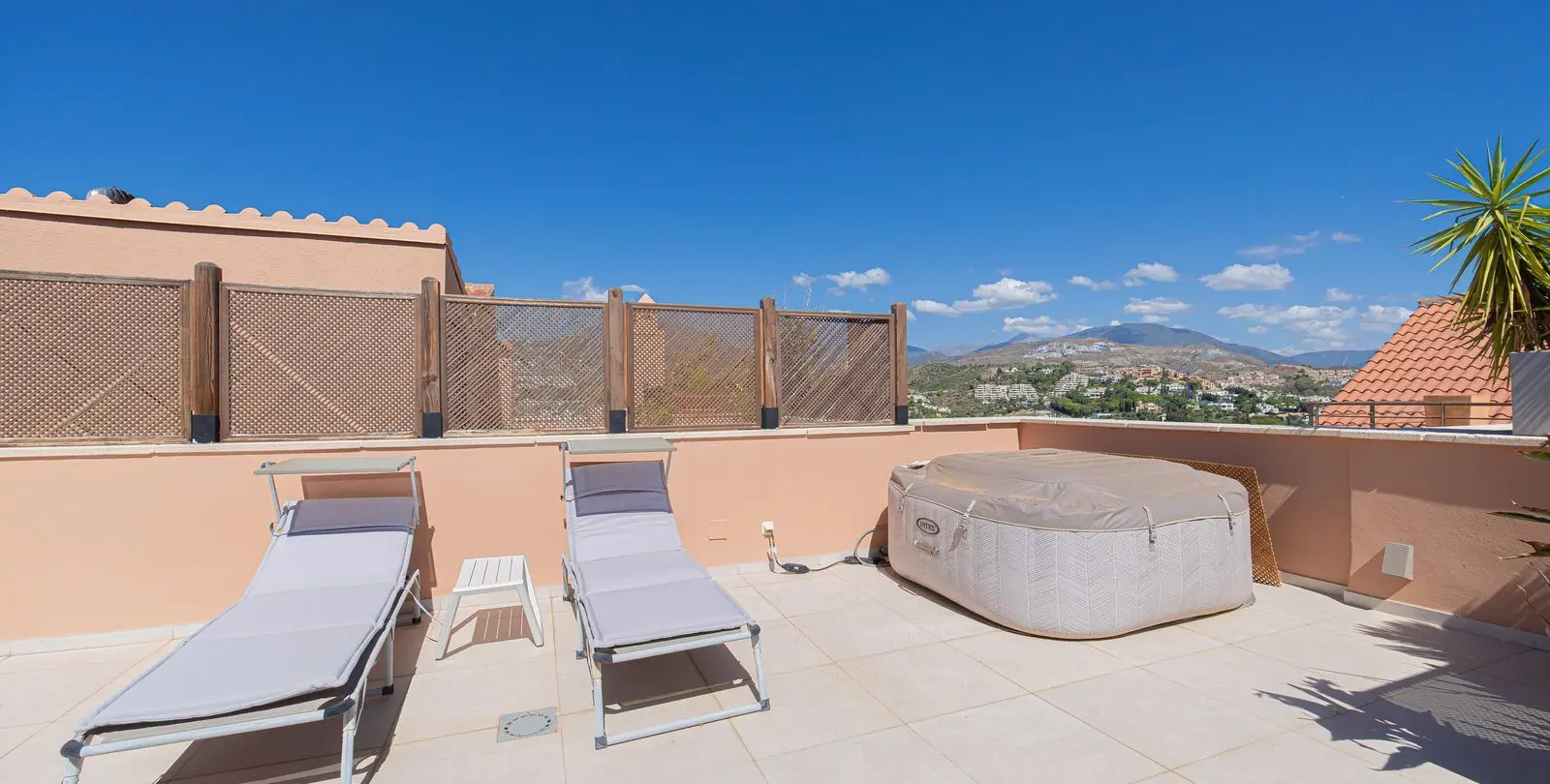 Venta de ático dúplex en Nueva Andalucía 37