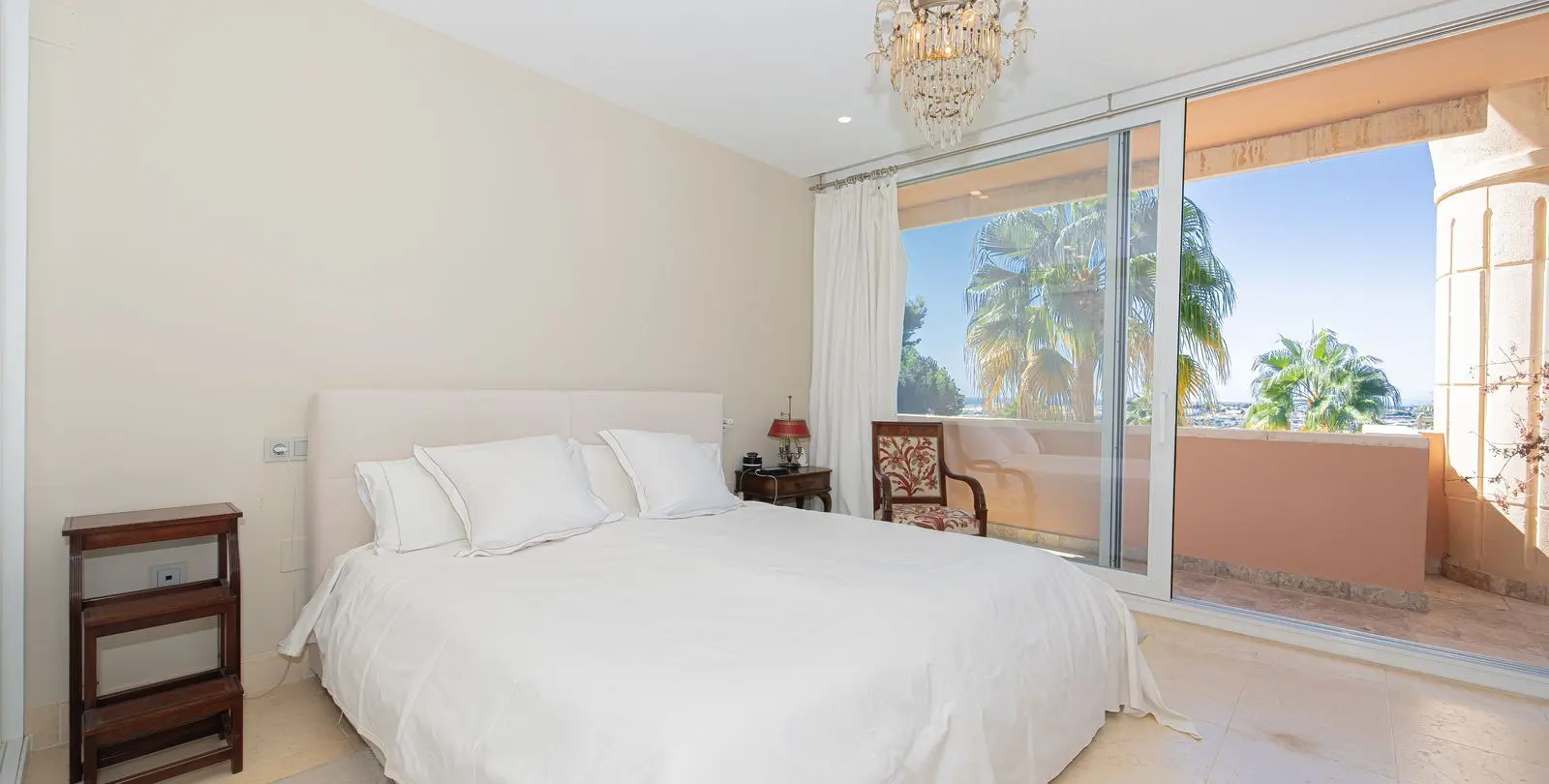 Venta de ático dúplex en Nueva Andalucía 40