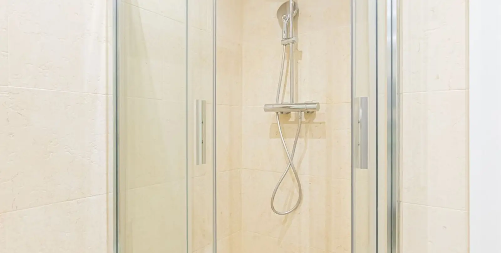 Venta de ático dúplex en Nueva Andalucía 47