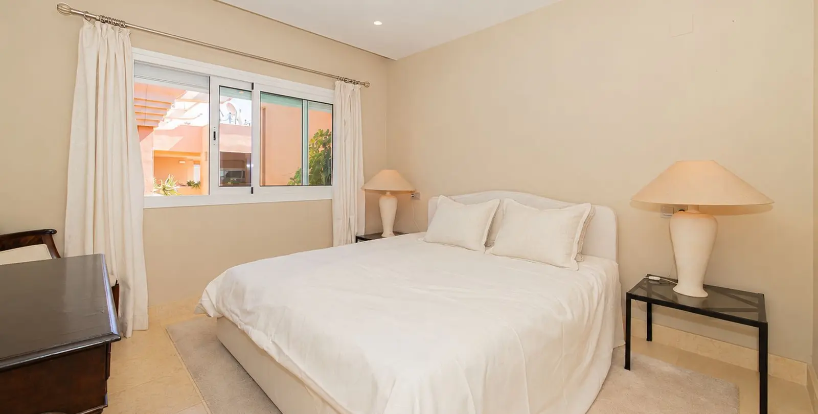 Venta de ático dúplex en Nueva Andalucía 49