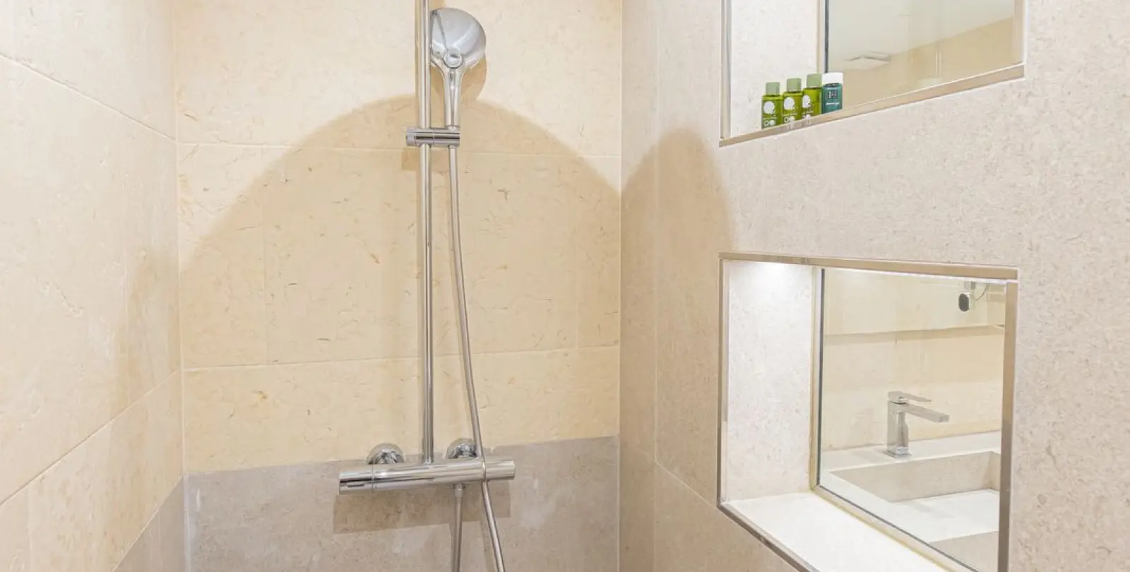 Venta de ático dúplex en Nueva Andalucía 51