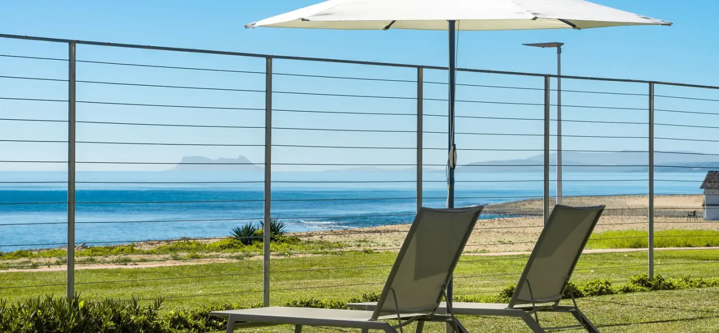 Venta de apartamento en planta media en New Golden Mile 0