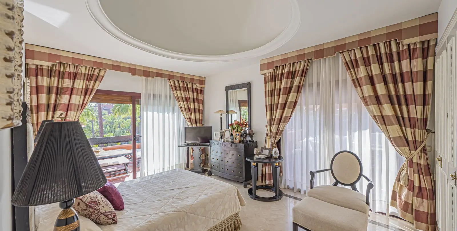 Venta de ático en Puerto Banús 11