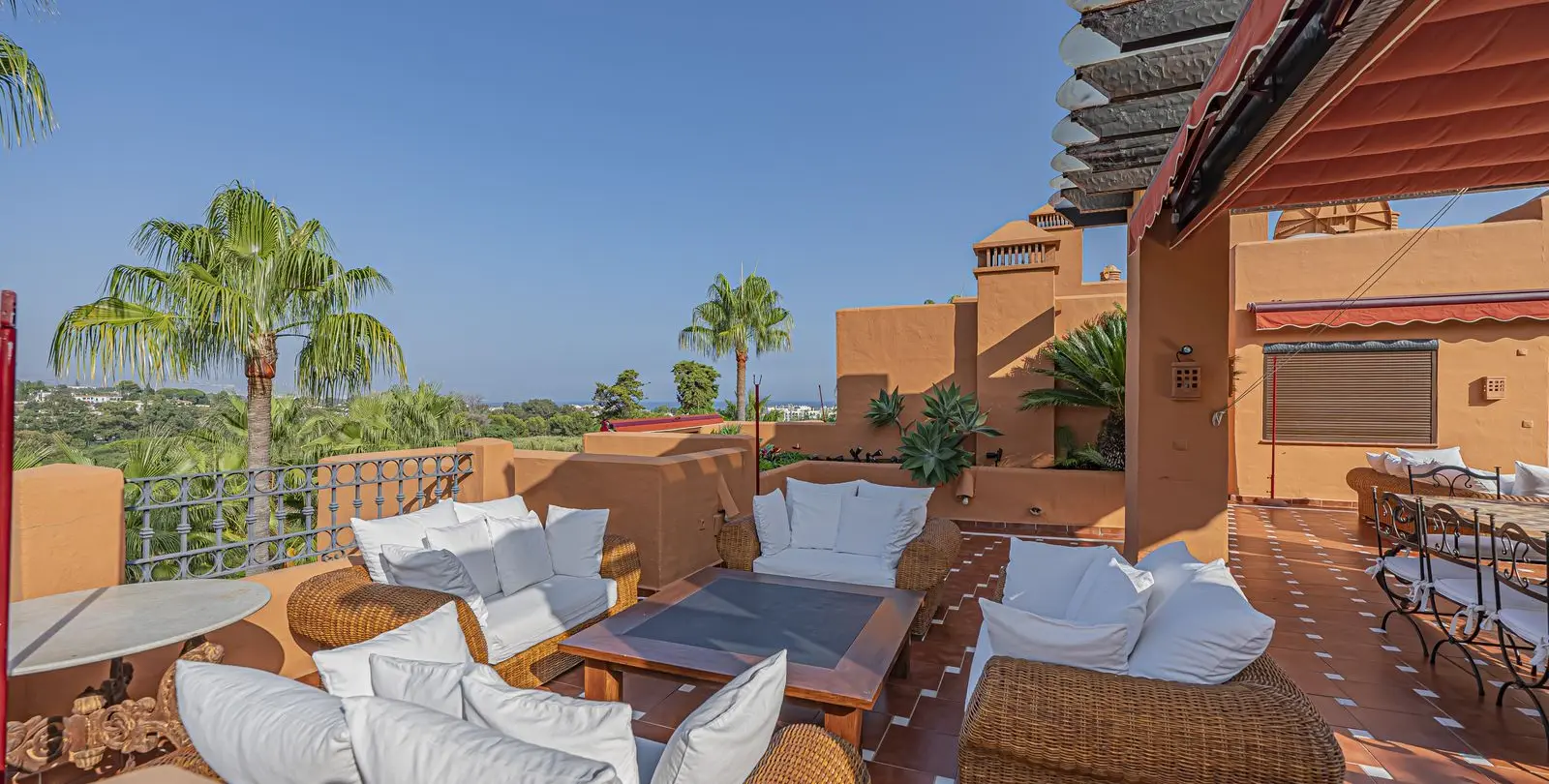 Venta de ático en Puerto Banús 40
