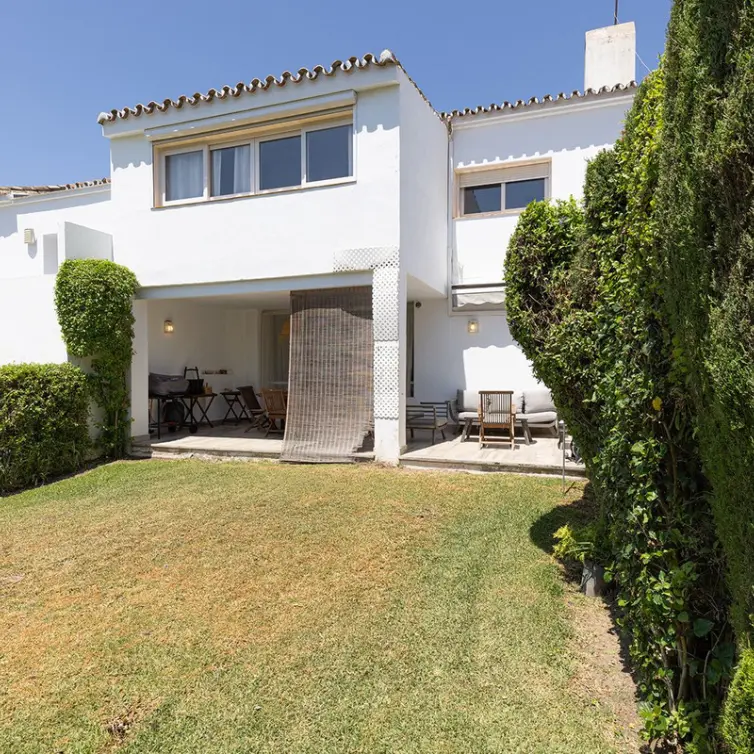 Alquiler a largo plazo de casa pareada en Atalaya