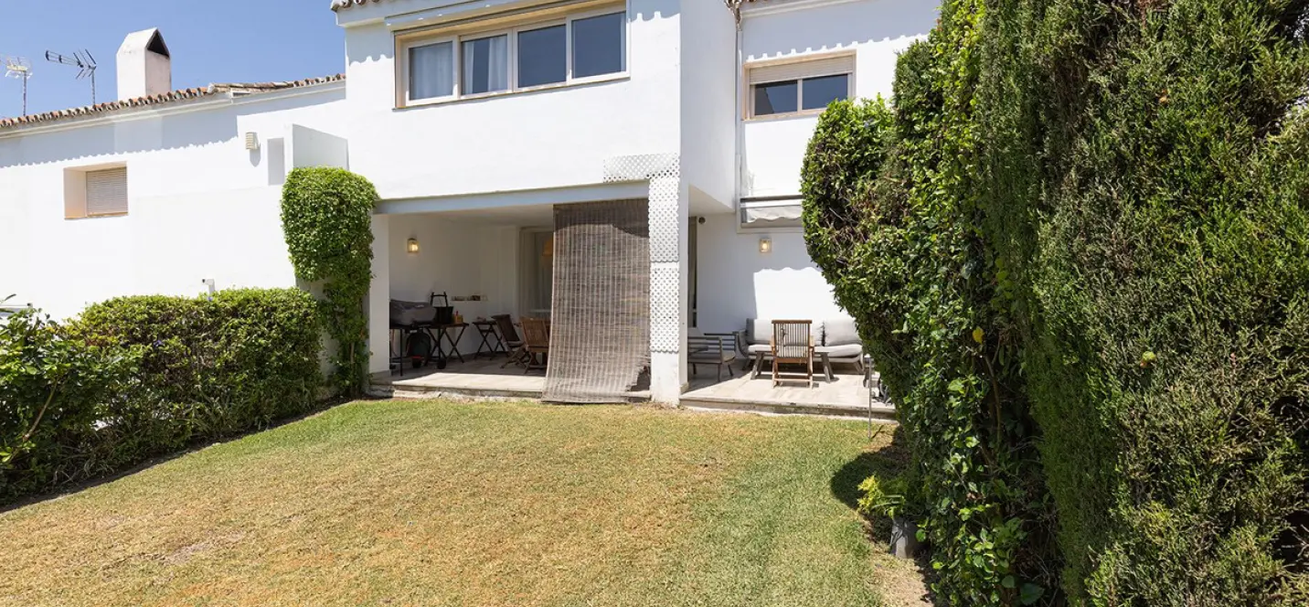 Alquiler a largo plazo de casa pareada en Atalaya 1
