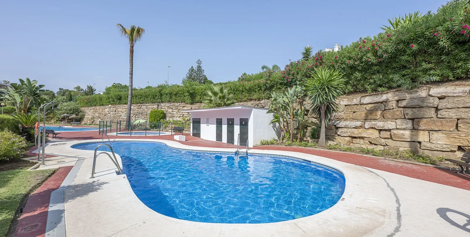 Sale of middle floor apartment in Guadalmina Alta 1