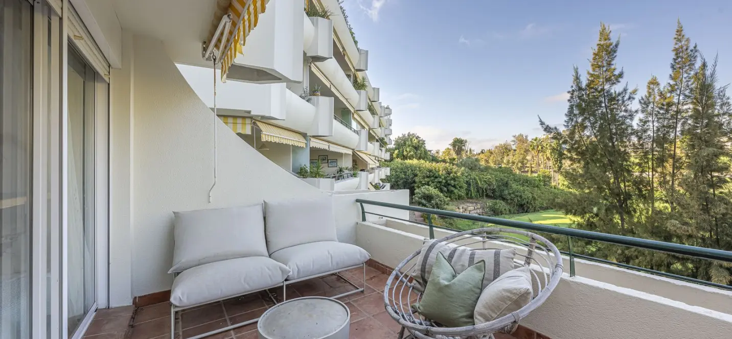 Sale of middle floor apartment in Guadalmina Alta 1