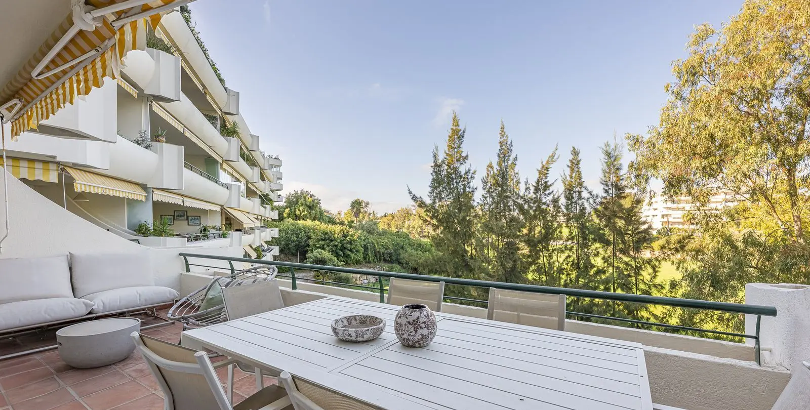 Sale of middle floor apartment in Guadalmina Alta 3