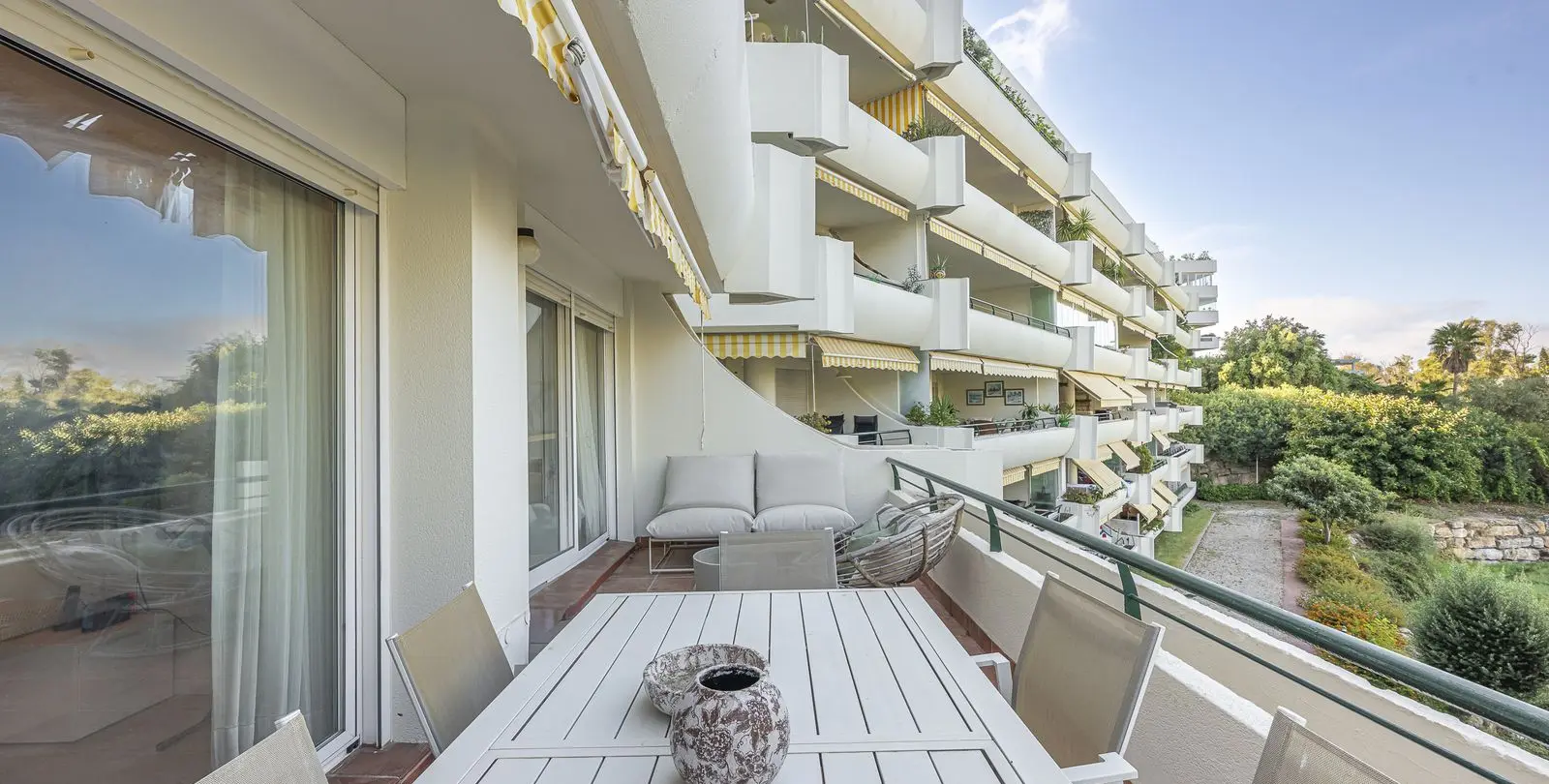 Sale of middle floor apartment in Guadalmina Alta 4