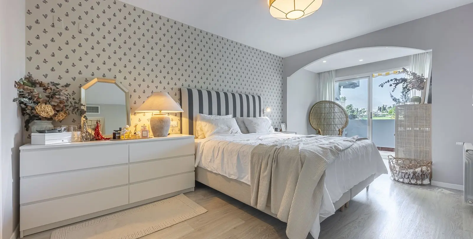 Sale of middle floor apartment in Guadalmina Alta 20