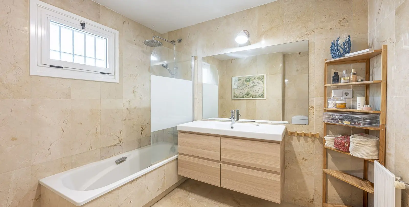 Sale of middle floor apartment in Guadalmina Alta 24