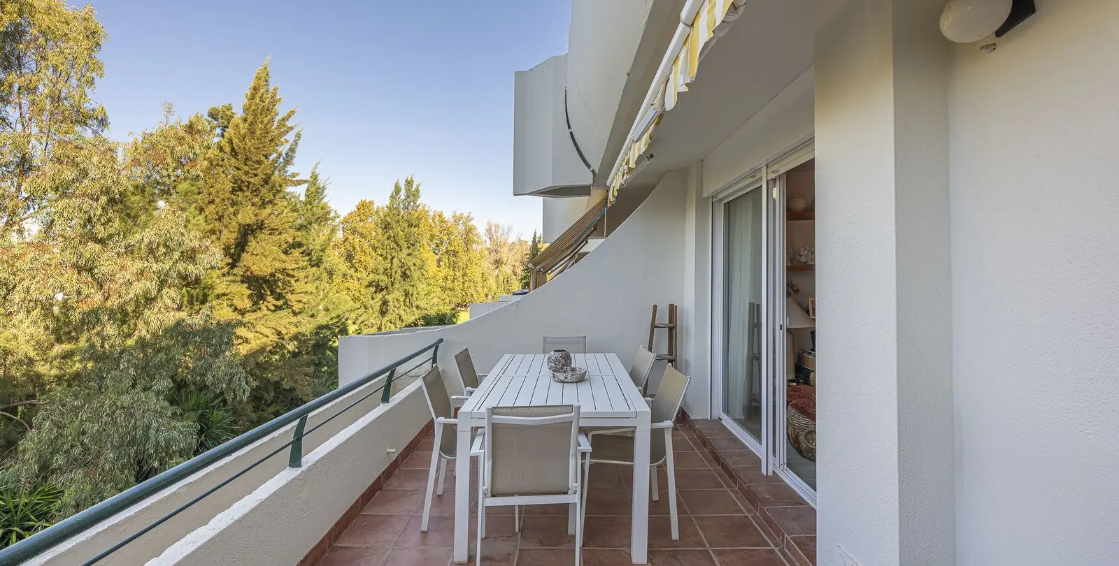 Sale of middle floor apartment in Guadalmina Alta 29