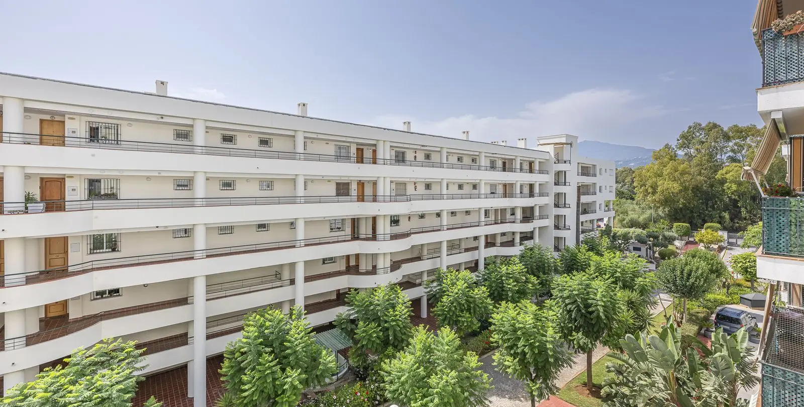 Sale of middle floor apartment in Guadalmina Alta 30