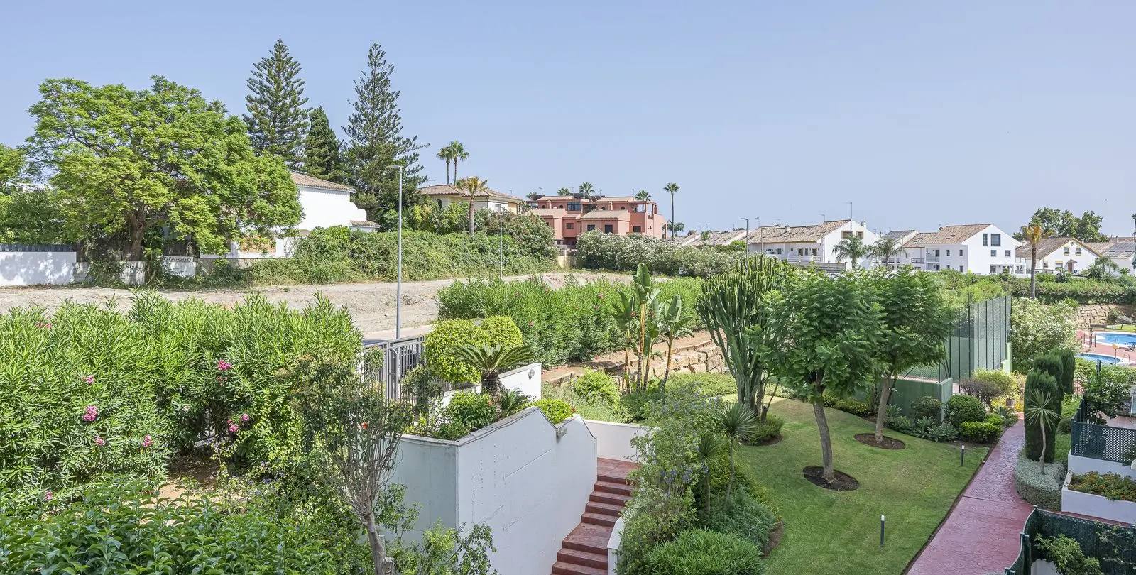 Sale of middle floor apartment in Guadalmina Alta 31