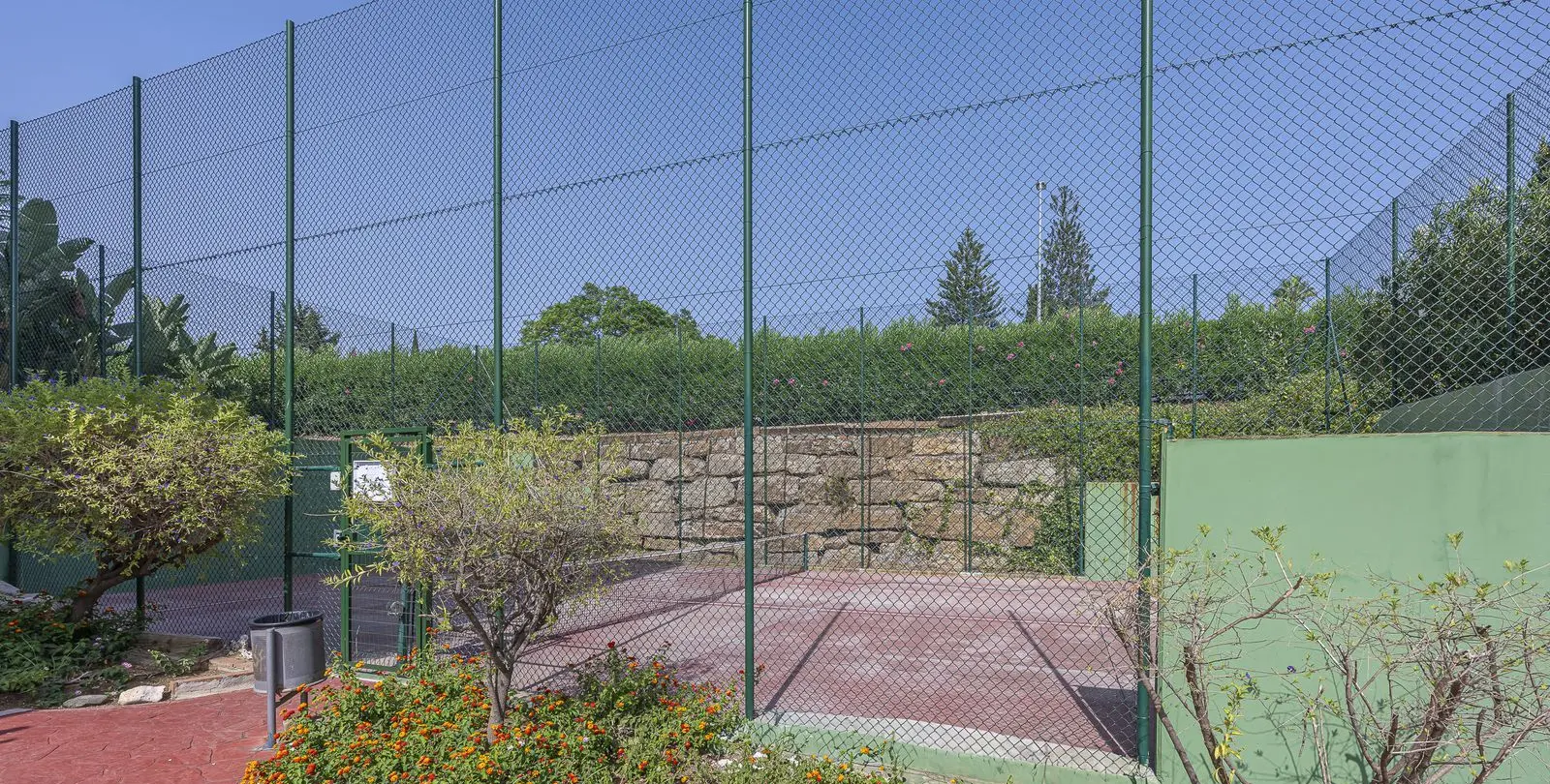 Sale of middle floor apartment in Guadalmina Alta 33