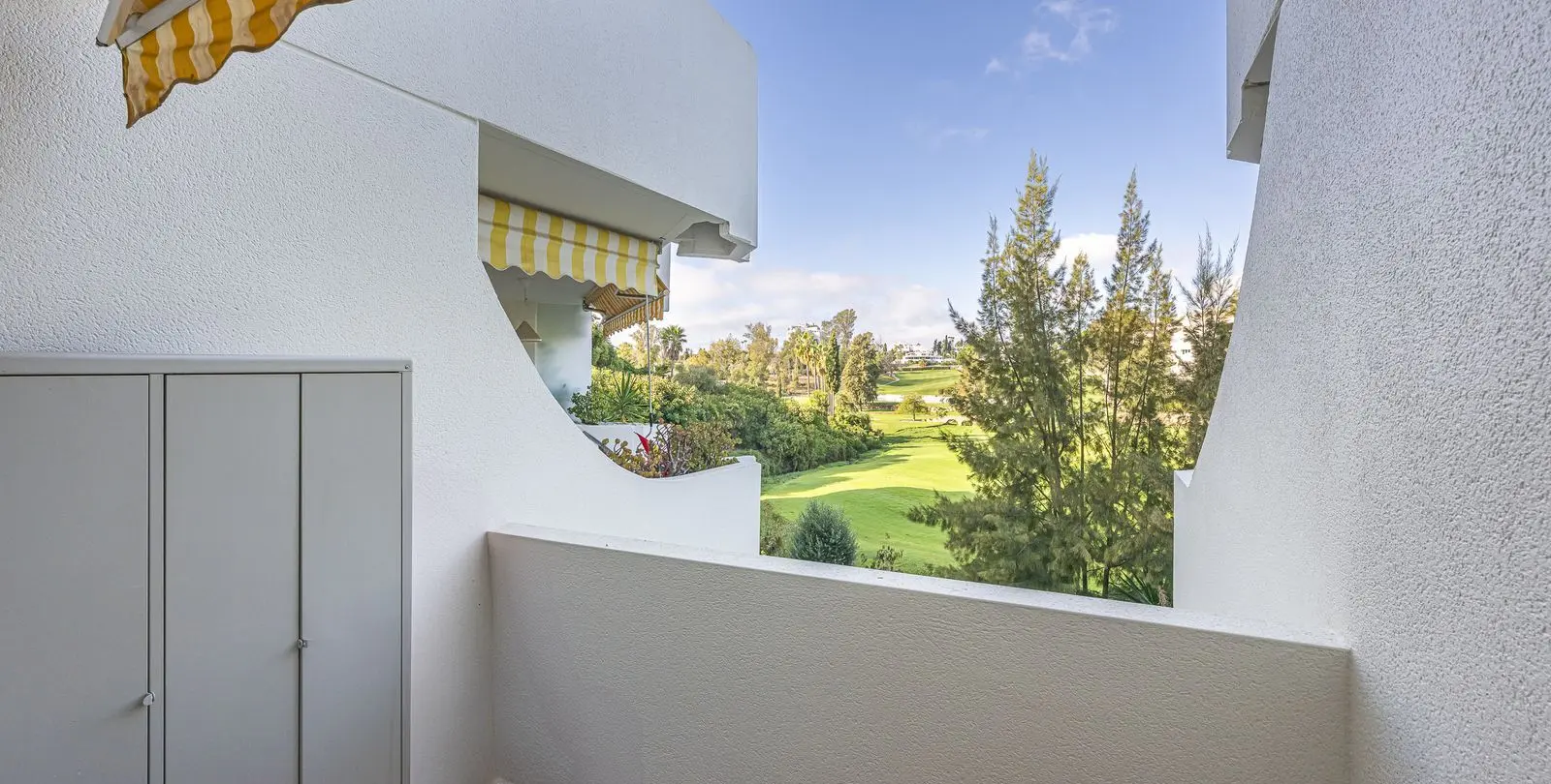 Sale of middle floor apartment in Guadalmina Alta 39