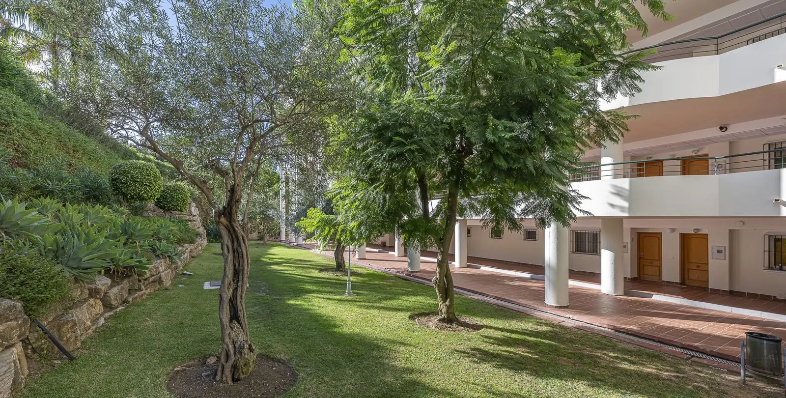 Sale of middle floor apartment in Guadalmina Alta 44